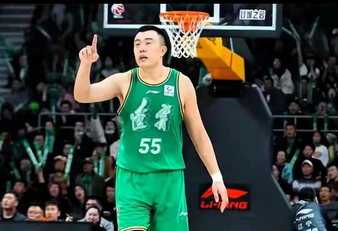 韩德君退役，谁来撑起辽篮的内线？
      辽篮俱乐部官宣，辽篮功臣韩德君退役