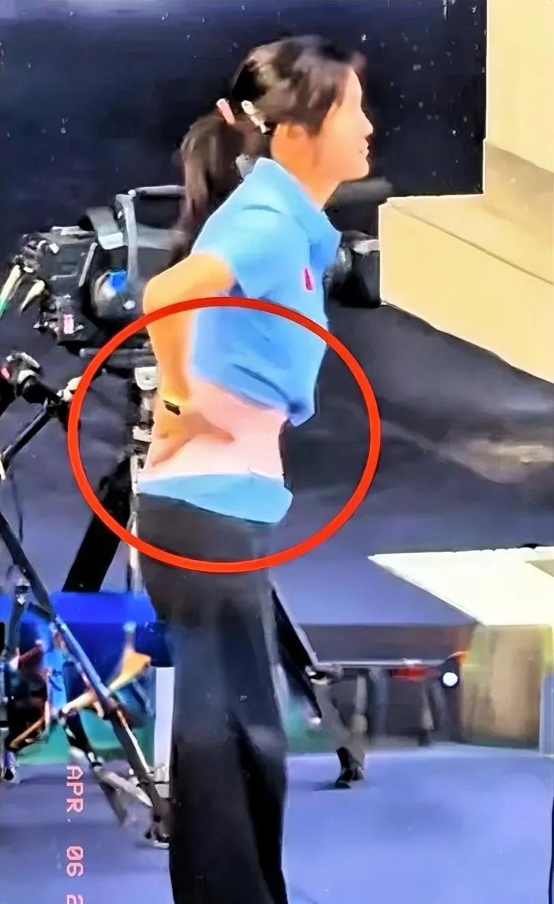 发现了没有？
其实全红婵这次输了并不是坏事
因为我发现了一个非常感人的事，陈若琳