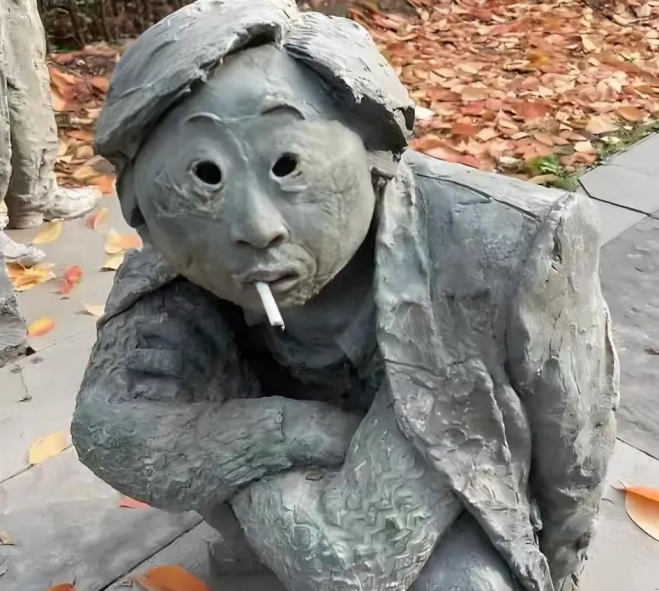 做雕像，做完老板直接给我一嘴巴子