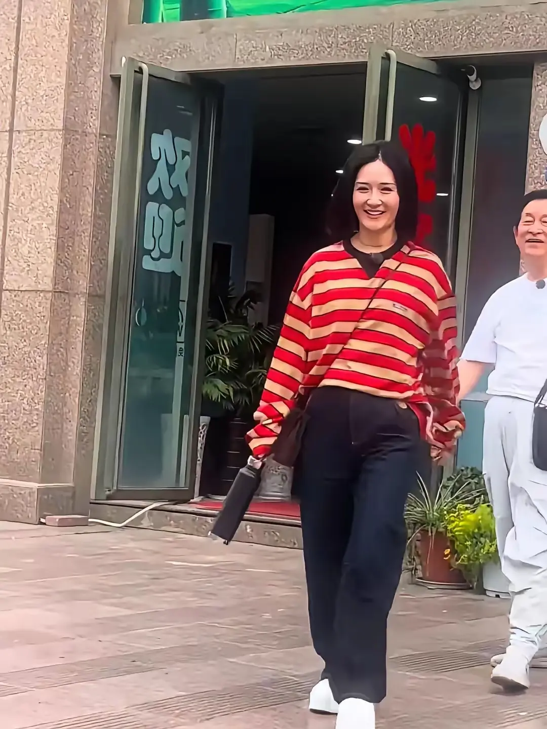 有钱就行了，土不土不是你能左右的