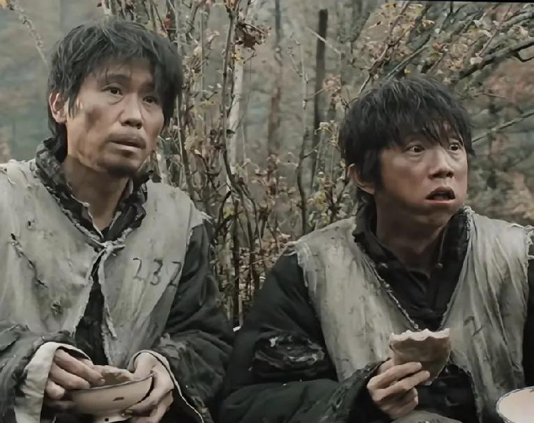 《归队》看见李乃文和封腻味就想笑！你俩演的是抗战剧还是喜剧？
 腻味正在劳工营里