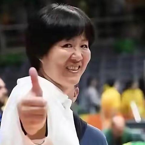 郎平一针见血点破女排现在存在的问题，不缺新人，缺能撑场的人！
近日中国女排不敌法