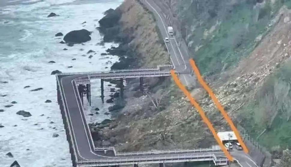 这个路为什么要舍近求远的绕一圈建起来？为什么不在那个圈出来的线那里拉直建？