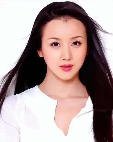 顶流王阳被孙菲菲打假，称她被导演暴打时却配合对外称他不在现场