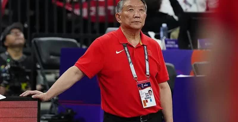 宫鲁鸣为倔强买单，日本队三分雨90：81胜中国女篮！疑惑如下：
1、李缘的首发
