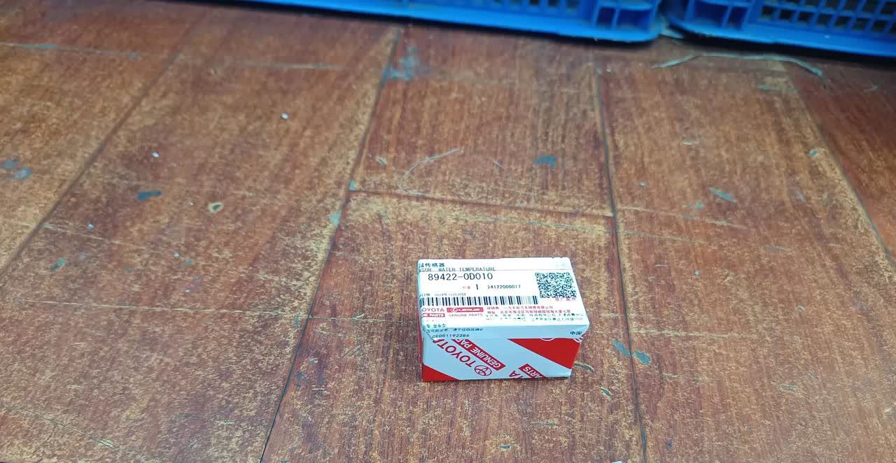 水温传感器
以后电车上就没有这种配件了
这是丰田车上的
200多块钱
电