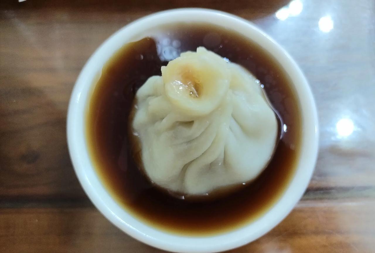 我公公活着的时候，每隔一段时间轮到我和麻团儿值班照顾我公公，我俩就去公公家睡沙发