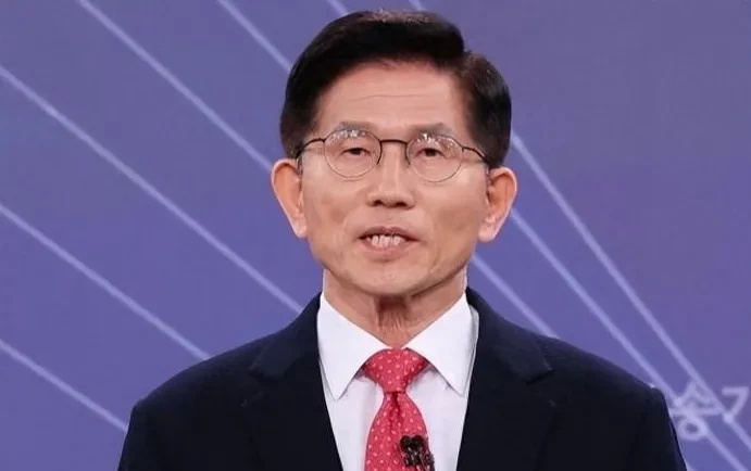 金文洙可能会成为李在明最大的对手。



20日，韩国最大在野党国民力量党前总统