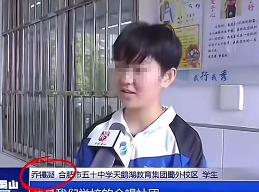 跟明星合影露脸，跟粉丝就焦虑？
之前不也经常上节目吗？
也没看到有人评价过你的长