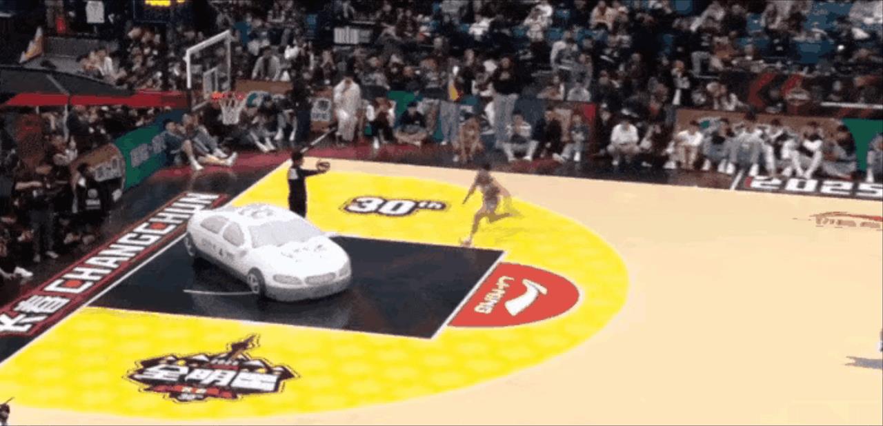就昨天预赛这表现，NBA扣篮王迪亚洛，想要加冕CBA扣篮王，难！
两个回合的动作