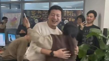 该来的总是会来的！张雪峰解散了自己的教辅团队