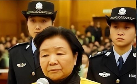 “不能接受！”2008年，让30万个家庭失去希望，本被判为无期徒刑的三鹿集团董事