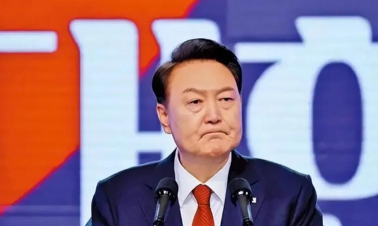 尹锡悦被抓住了把柄！
就在昨天，4月21日，尹锡悦出席了韩国首尔中央地方法院举行