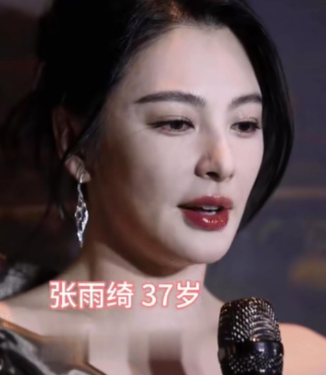 看完张雨绮，黄圣依的脸再看网红的脸，真能给人吓一跳！不愧是星爷严选的脸！37岁和