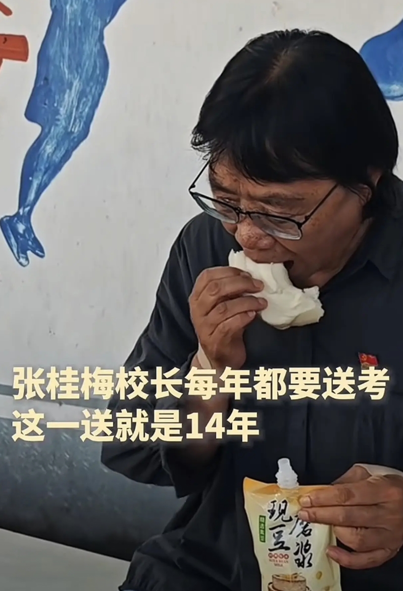 高考临近，张桂梅校长不出意外的话，又会被拍到“吃馒头送考”的照片，单从对教育的贡