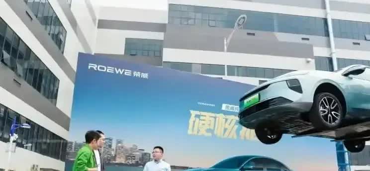 这就是现实啊！
6％家庭，买50万元以上的车；
12％家庭，买20~50万元