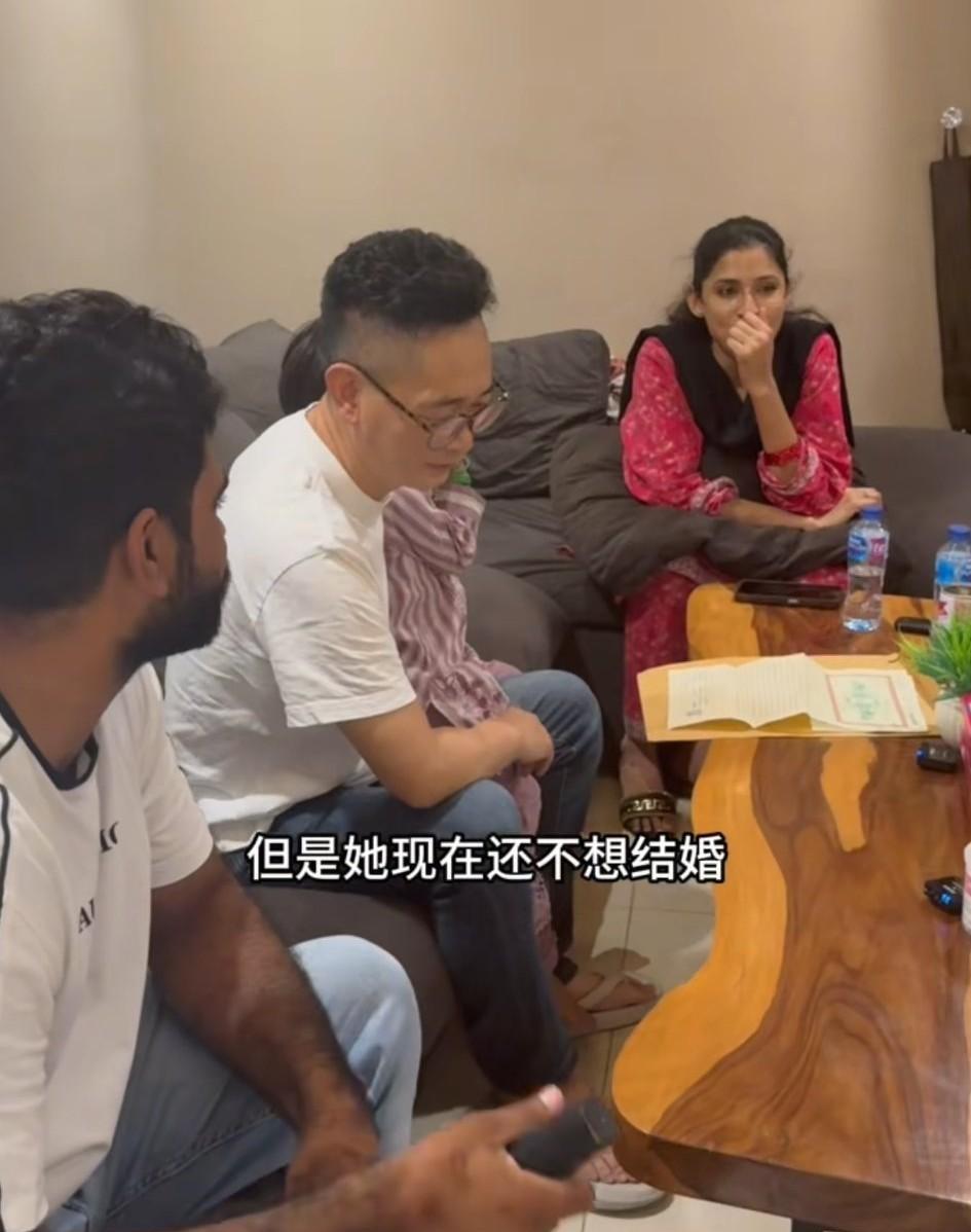 经过好几轮的极限拉扯，在答应老太太提出的所有条件以后，安娜外婆一家，在今天终于是