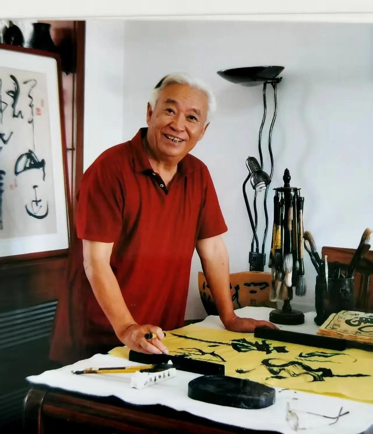 新华社原军事记者陶俊峰，不但摄影技艺高超，也是一名书法爱好者。近年来，他在给一些