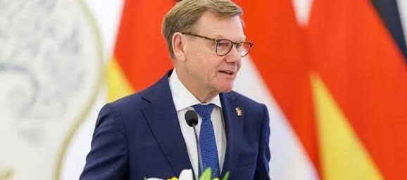 德国外长刷存在刷疯了，
连续四天指责中国威胁亚洲安全。
德国外长瓦德富尔今天