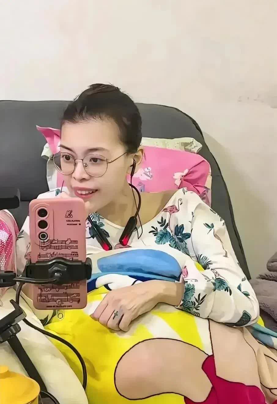 看看丁丁以前的状态多好。宝马最差的一次设计，就是把丁丁的长发剃光。自从丁丁被剃头
