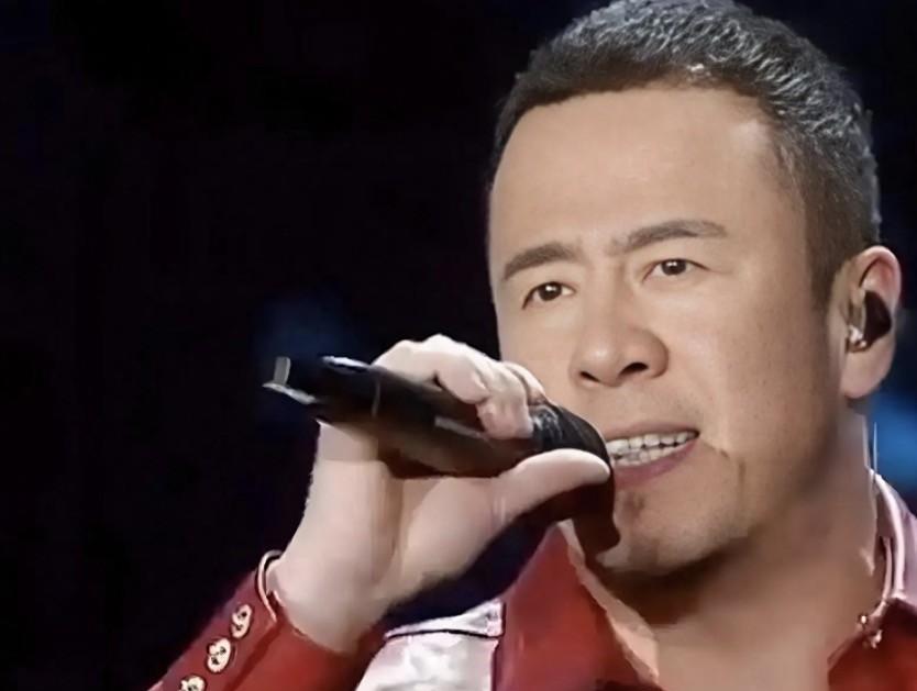 女明星高考造假我忍了，曾毅演唱会彩排戴不雅款式手表，这个我忍了！可杨坤这个我实在