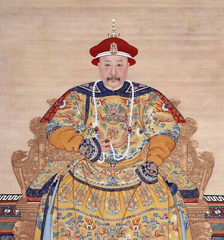 嘉庆皇帝为何无法阻止清朝的衰落？这就得问问他爸爸乾隆了。
当嘉庆从乾隆手中接过皇