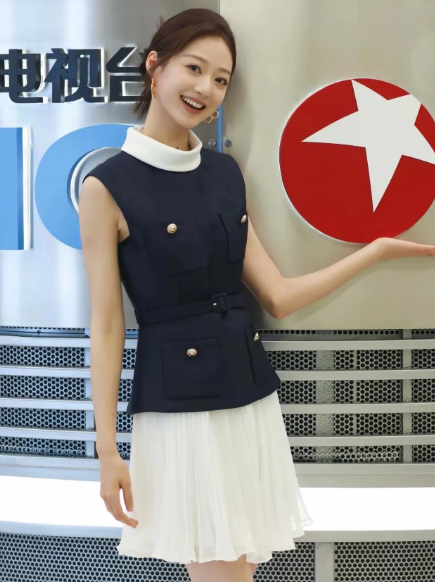 东方卫视最美的主持人，颜值确实长得比龙洋高，气质也在线