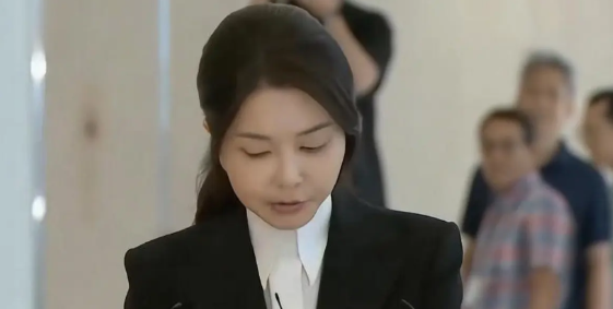 由于尹锡悦什么都不招供，韩国检方开始从金建希下手了。
  韩联社报道，韩国前总统
