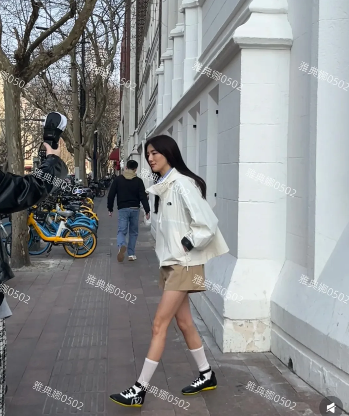 吴千语的美貌被高估了!
淮海路遇到她，本人脸略长皮肤黑五官不精致有点儿男相，实在