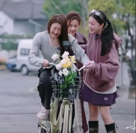 奥运冠军陈梦的弱点终于是暴露出来啦！
在参加《是女儿是妈妈》这档综艺节目时，她居