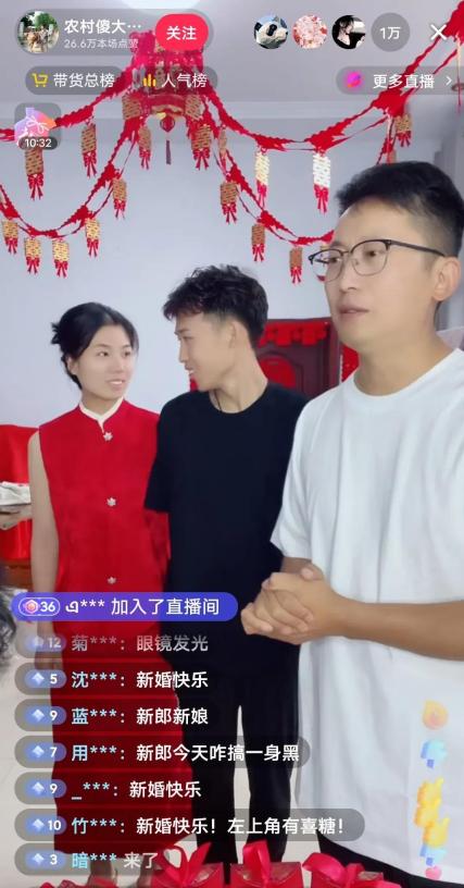 这新媳妇素颜出镜，比婚礼上还好看！  今天见到她，感觉比昨天盛装打扮时更亲切，也