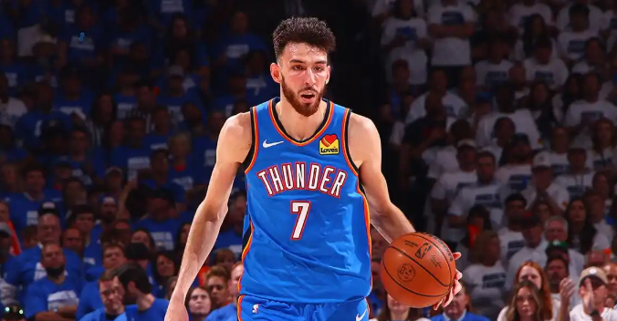 NBA常规赛雷霆VS步行者，切特打好一场，又开始被后卫推的东倒西歪的
新秀假牙的