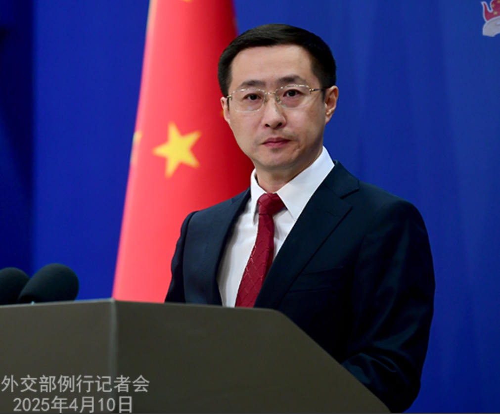 特朗普签署行政令将对在美港口停靠的所有中国制造或悬挂中国国旗的船只收费 ，你要说