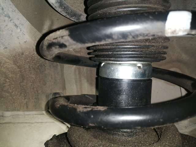 减震漏油是质量问题还是认为
一年半的帝豪，还在质保期内，减震漏油，4儿子店还没有