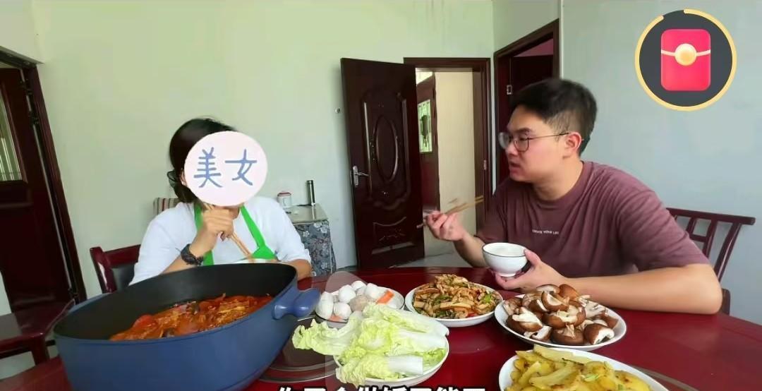 洞洞旗下的阿成和静静，这是洞洞的剧本吗？
        洞洞旗下的账号静静和阿