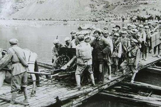 1956年，毛主席坦然承认:“我是犯过错误的，比如打仗，高兴圩打了败仗，那是我指