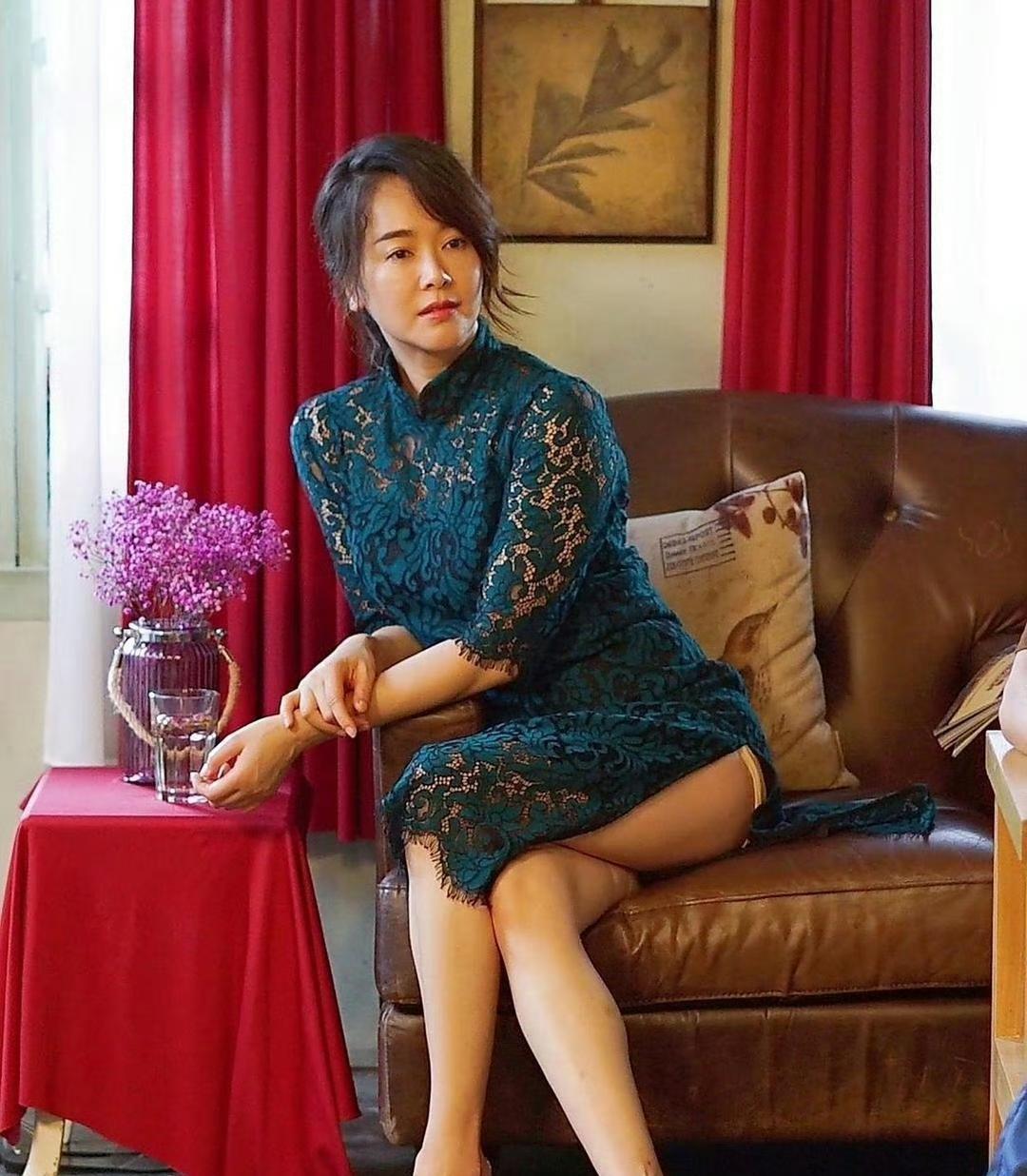 40多岁离婚复出女星，只能卖弄性感风情了吗？她曾经可是清纯女神，古装美女，明明可