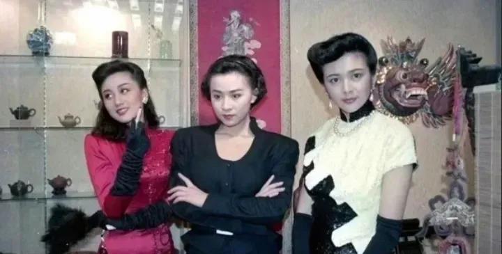 九十年代，关之琳，利智，刘嘉玲在一起，合影留念，永恒的回忆！
