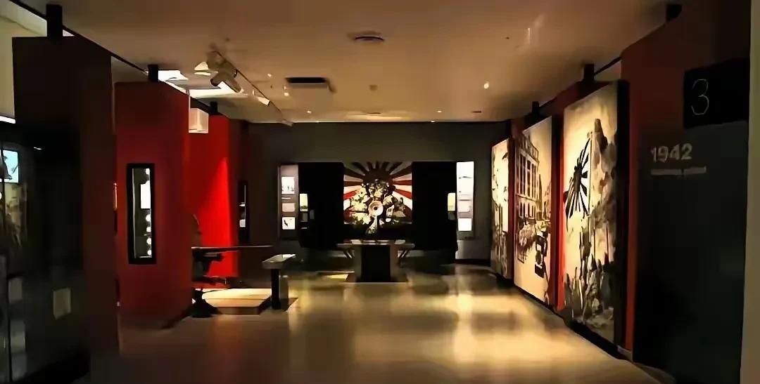 建议厂家和商家把小日本的军旗（膏药旗），做成地垫生产出售，铺放在商场超市、公厕和