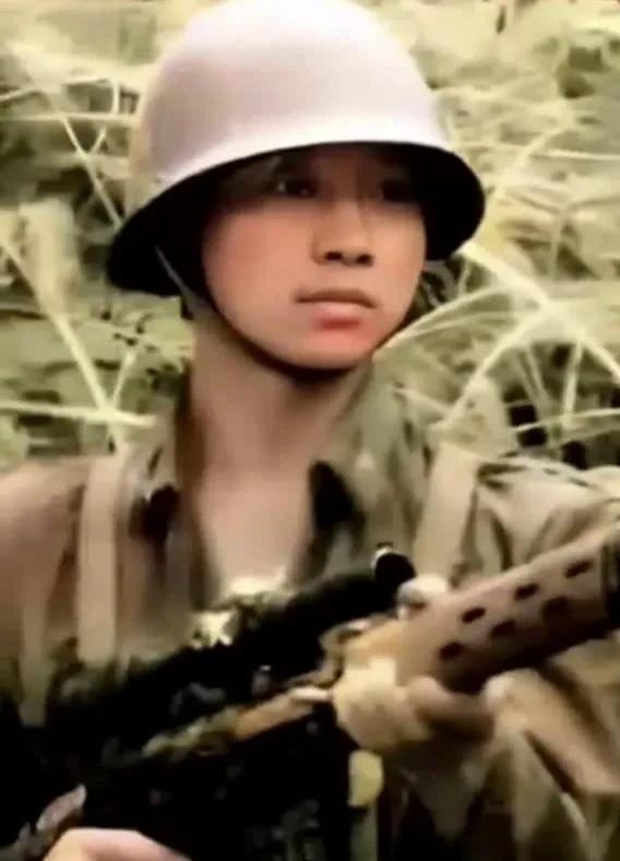 他是一名狙击手，他精通多种武器，他也是一名全能型的战斗英雄。在老山前线，他一人使