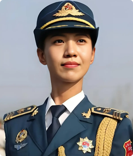 英姿飒爽的程诚，中国仪仗女兵队队长！
      程诚，1986年出生于山东潍坊