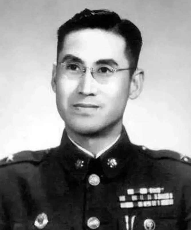 1947年，中共卧底叛变，他主动向中统特务长官自首，说自己是地下党，还说出了许多