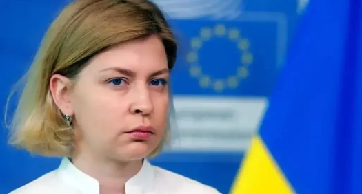 泽连斯基这人选择的基辅高官，很多都是年轻的美女，比如这个代副总理奥尔加·斯特凡尼