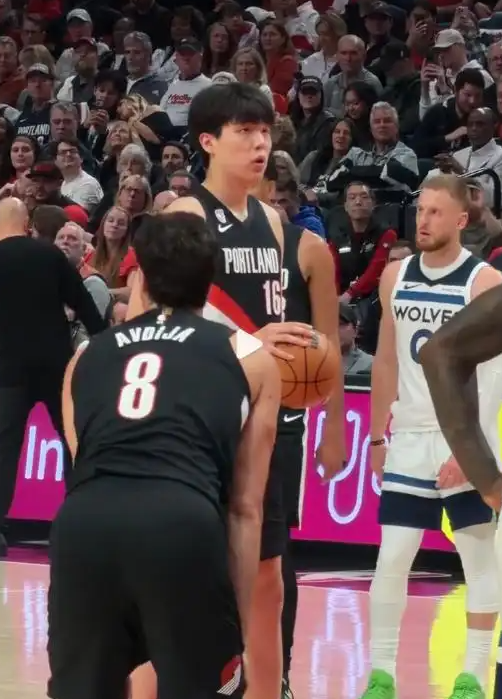 看了NBA常规赛开拓者VS森林狼，大概能够知道杨瀚森在训练中应该是一个什么样的情