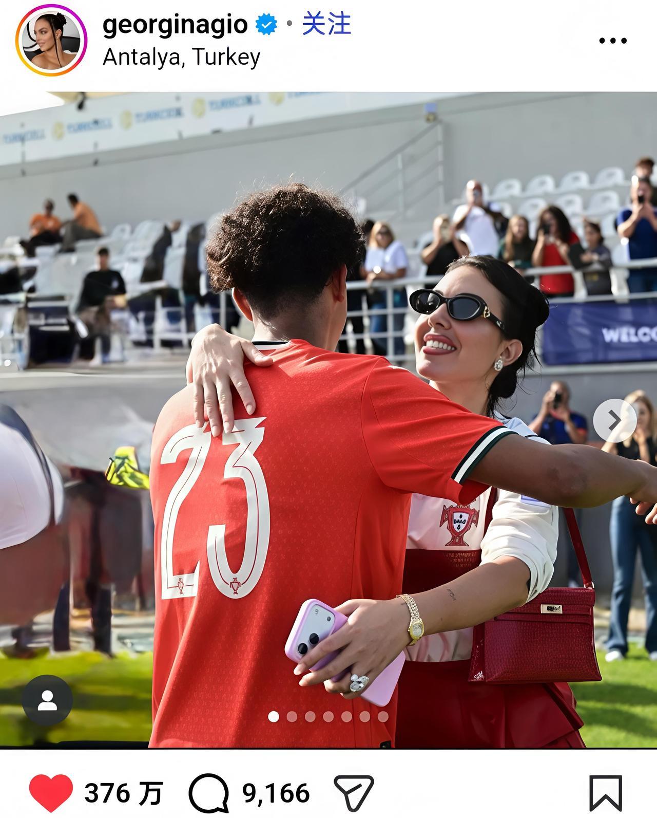 【乔治娜可能才是C罗此生最大的收获】前天迷你罗随葡萄牙U16获得了联合会杯冠军，