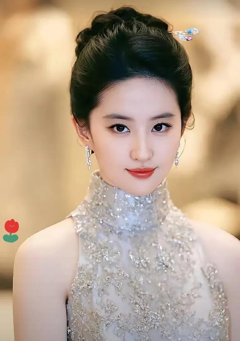 娱乐圈最狠的女明星就是刘亦菲了
万万没想到
刘亦菲被称为娱乐圈最狠女明星，37岁