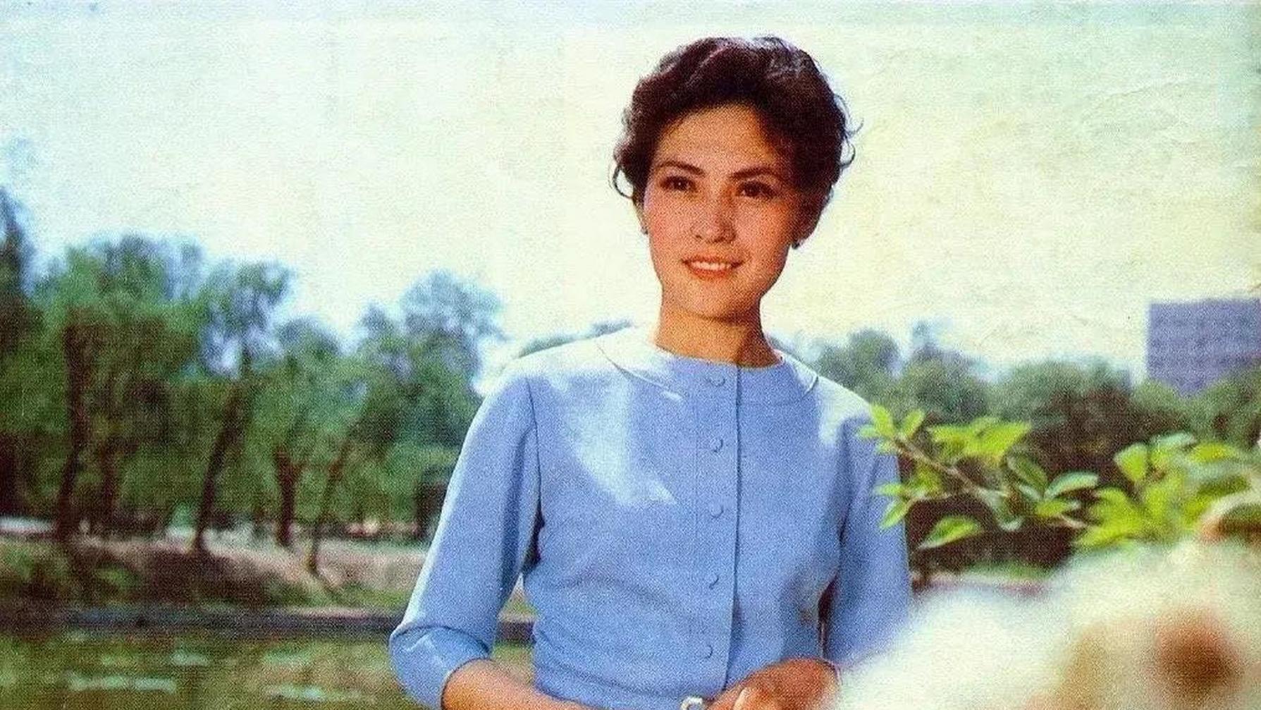 红极一时的宋晓英：离婚又再婚，丈夫病逝后，儿子在悲伤中引领她坚强