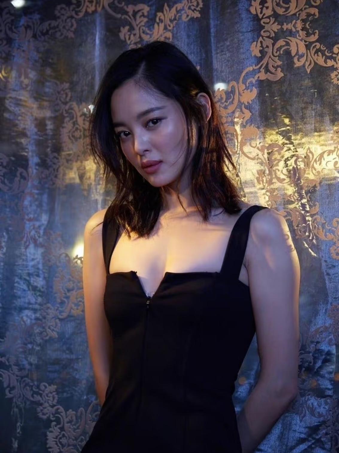 终于搞明白了，
为什么辛芷蕾能够成为国内第一个拿威尼斯影后的女演员了。
不是因为