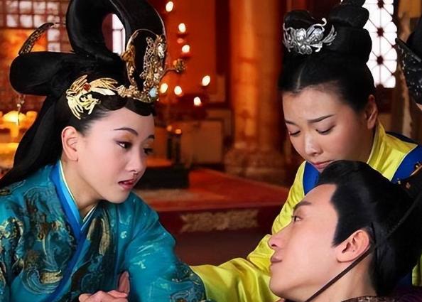 “这天下，你要夺就夺吧！只求你饶过我的儿子！”



公元559年凛冬，邺城飞雪