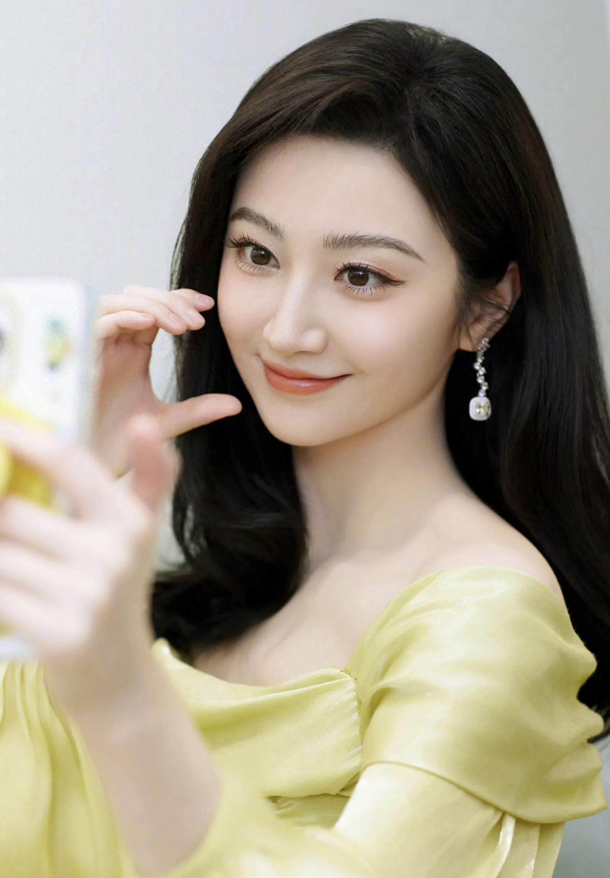 景甜时尚甜美写真：人间富贵花公主！
